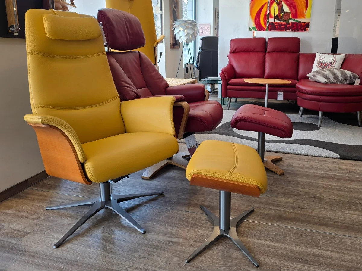 Sessel mit separatem Hocker